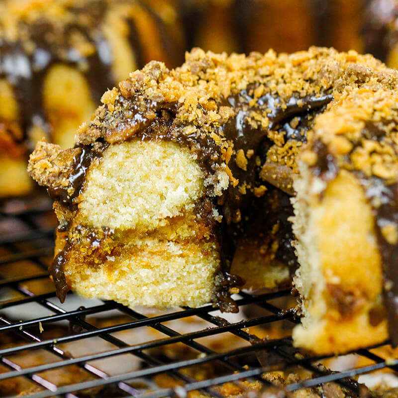 Mini Butterfinger Bundt Cake Thumbnail