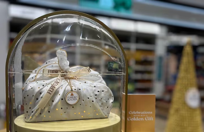 A luxury gift-wrapping experience with Ferrero Rocher.