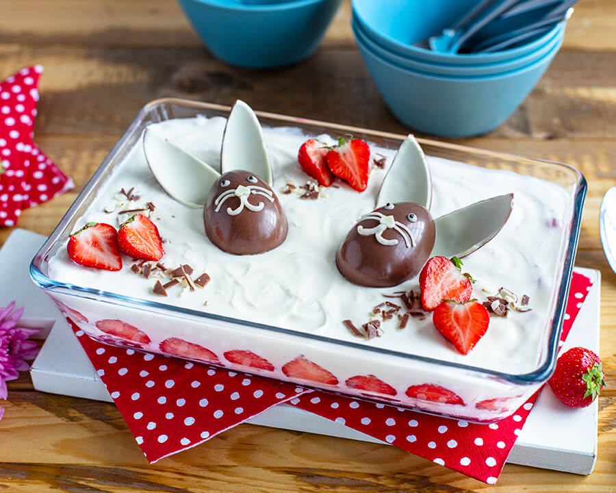Dessert del coniglietto di Pasqua con Kinder Sorpresa