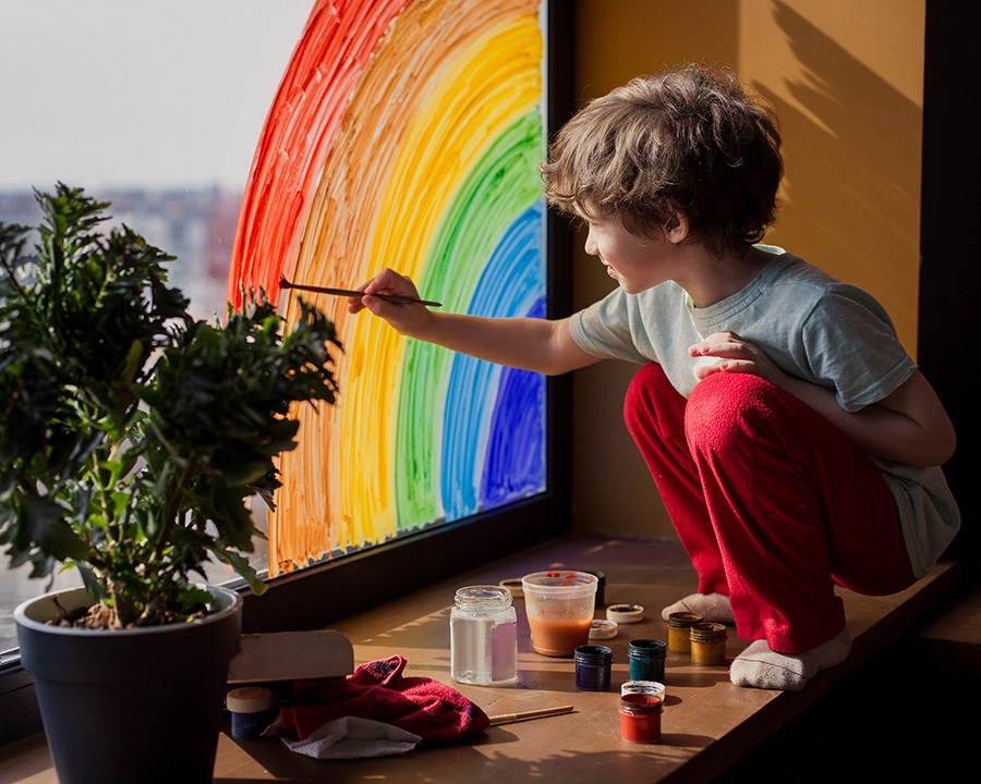 Cosa fare quando piove: attività per i bambini da fare al chiuso e fuori casa